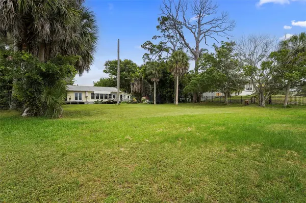 7538 WESTMORELAND DR, Sarasota, FL 34243