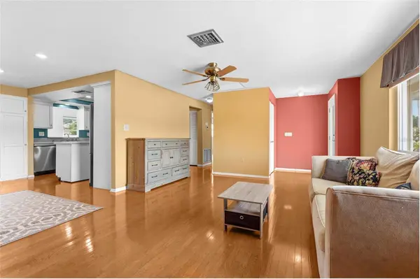 1006 DE LEO DR, Sarasota, FL 34243