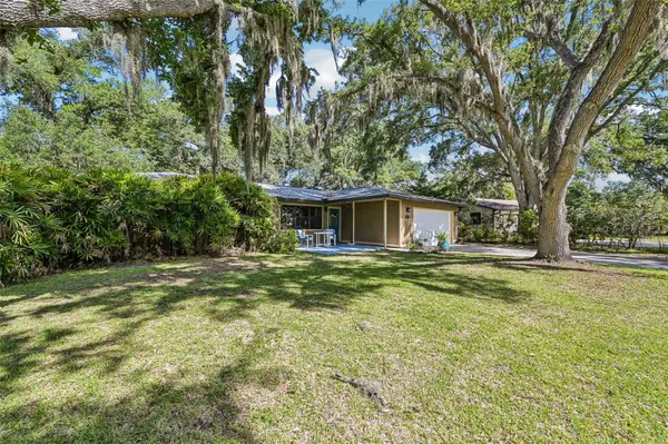 3304 SWAAN LN, Sarasota, FL 34235