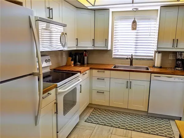 3668 LAKE BAYSHORE DR #K-325, Bradenton, FL 34205