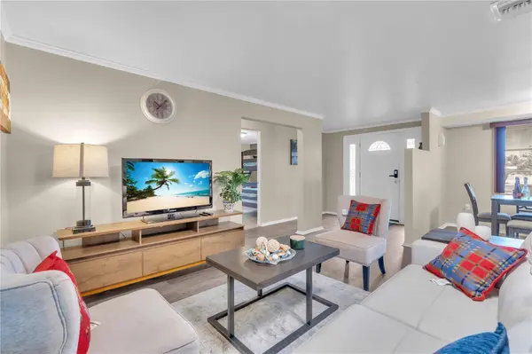 7420 CASS CIR, Sarasota, FL 34231