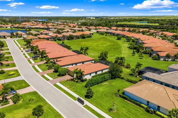 10233 LOCH LOMOND DR, Bradenton, FL 34211