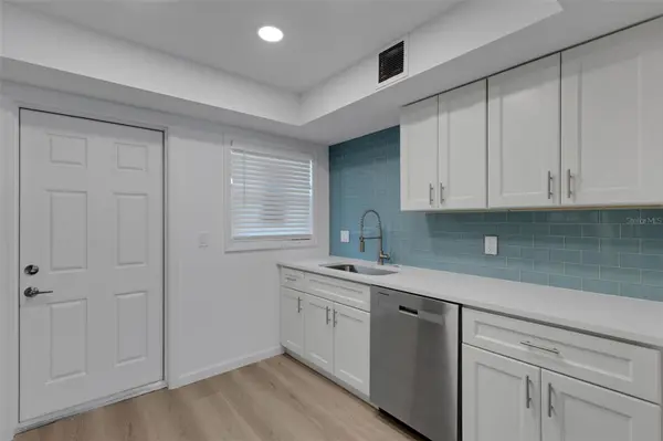 2826 W RAINBOW CIR #2818, Sarasota, FL 34231