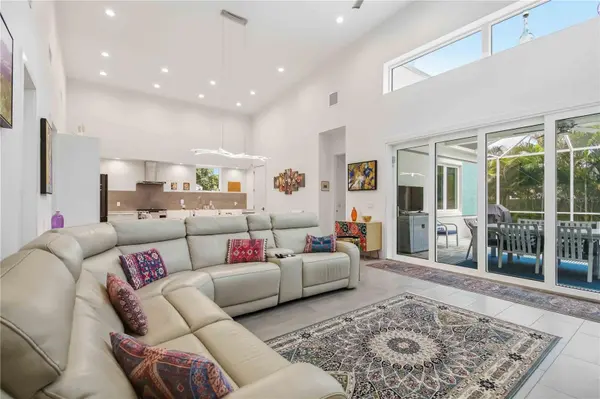 2373 PROSPECT ST, Sarasota, FL 34239