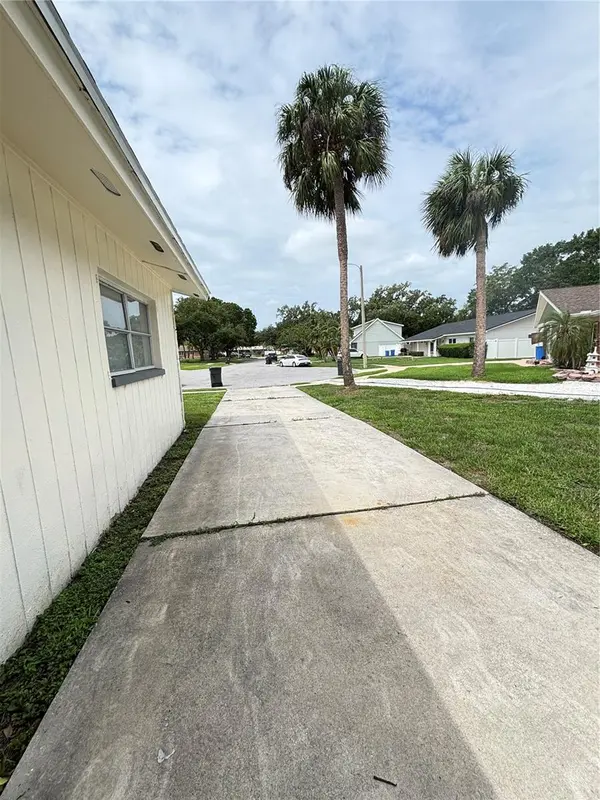 8302 N FLINTROCK CT, Tampa, FL 33615