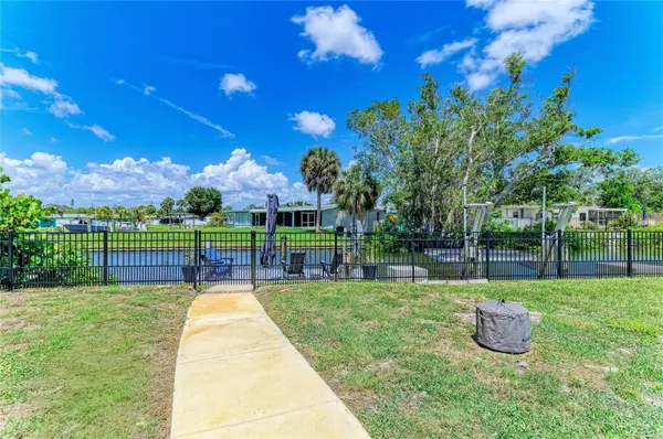 302 DONA DR, Nokomis, FL 34275
