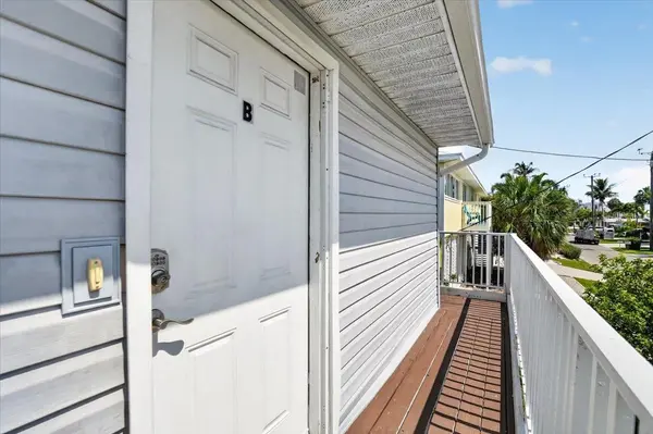 3303 6TH AVE #B, Holmes Beach, FL 34217