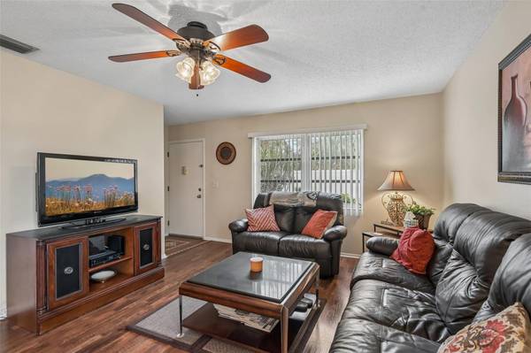 390 301 BLVD W #4D, Bradenton, FL 34205
