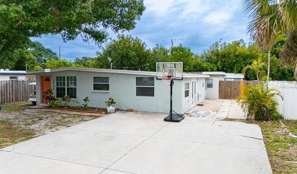 3731 PAPAI DR, Sarasota, FL 34232