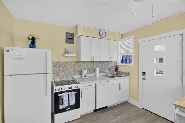 908 VILLAS DR #10, Venice, FL 34285