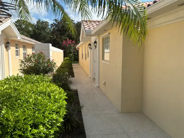 8004 CAMMINARE DR, Sarasota, FL 34238