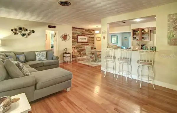 7609 SENRAB DR, Bradenton, FL 34209