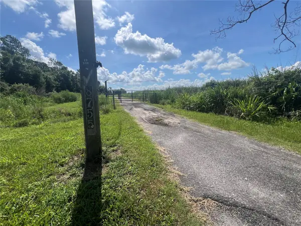 8755 WAUCHULA RD, Myakka City, FL 34251