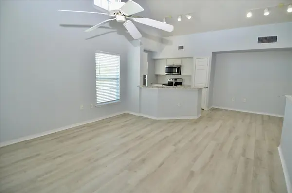5621 BIDWELL Pkwy #202, Sarasota, FL 34233