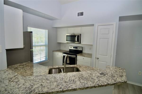 5621 BIDWELL Pkwy #202, Sarasota, FL 34233