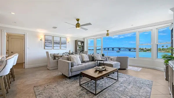 174 GOLDEN GATE POINT #22, Sarasota, FL 34236