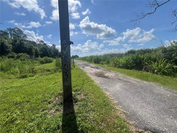 8755 WAUCHULA RD, Myakka City, FL 34251