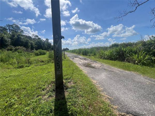 8755 WAUCHULA RD, Myakka City, FL 34251
