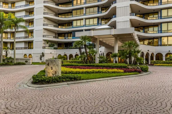 415 L AMBIANCE DR #PH-F, Longboat Key, FL 34228