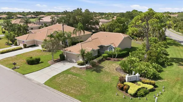9402 FOREST HILLS CIR, Sarasota, FL 34238