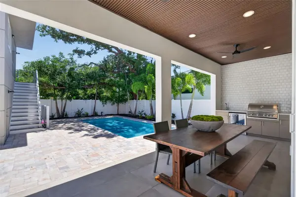 2430 FLOYD ST, Sarasota, FL 34239