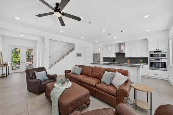 2430 FLOYD ST, Sarasota, FL 34239