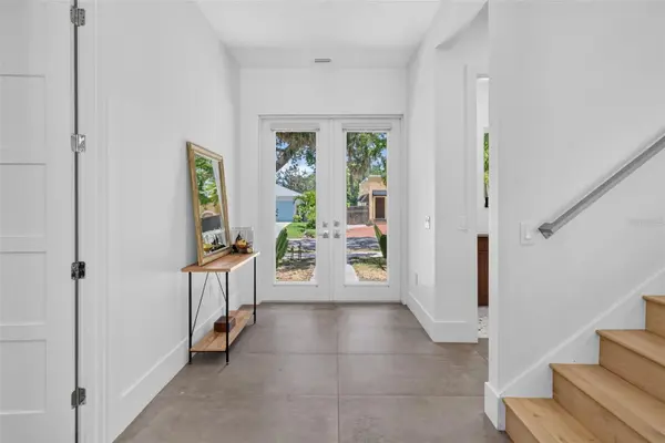 2430 FLOYD ST, Sarasota, FL 34239