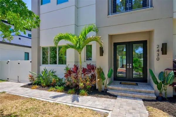 2430 FLOYD ST, Sarasota, FL 34239