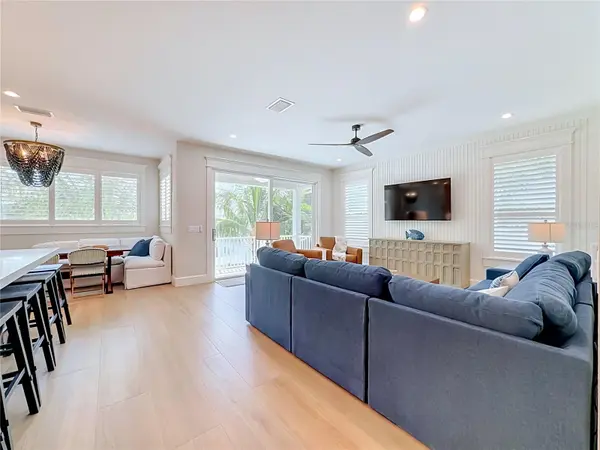 2918 GULF DR, Bradenton Beach, FL 34217