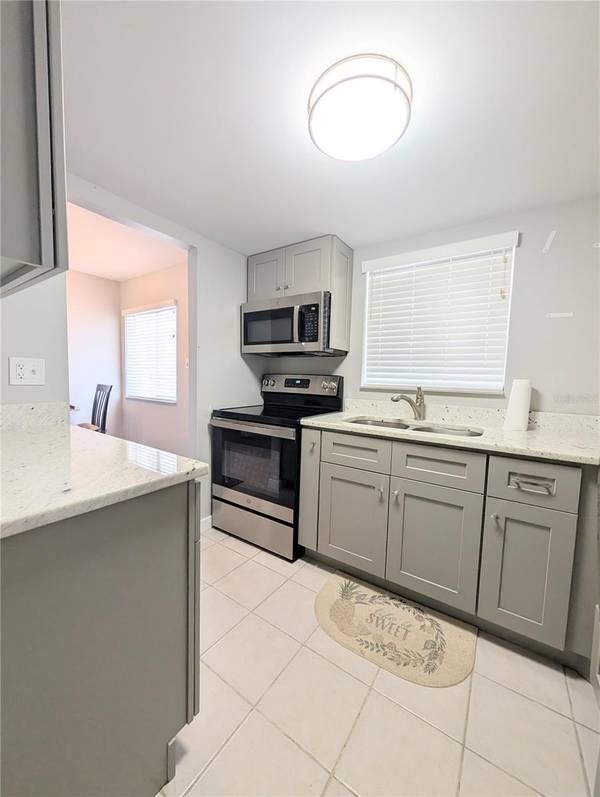 2008 CANAL DR #M3, Bradenton, FL 34207