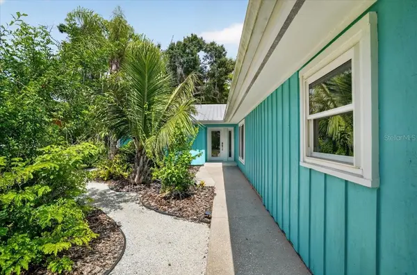 3282 TOBERO LN, Sarasota, FL 34235