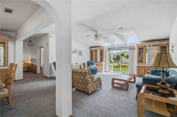 8476 IMPERIAL CIR, Palmetto, FL 34221