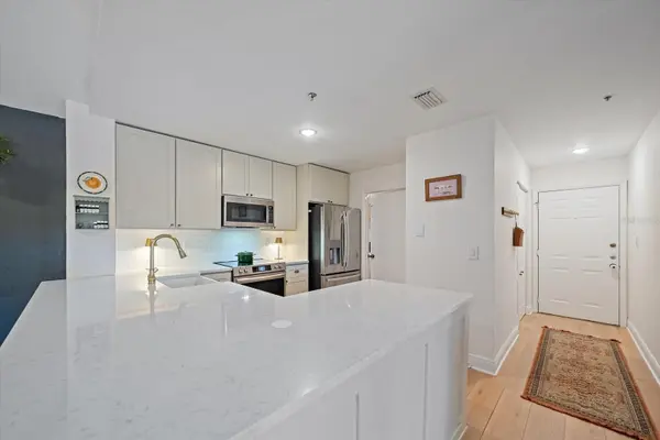 4002 CROCKERS LAKE BLVD #21, Sarasota, FL 34238