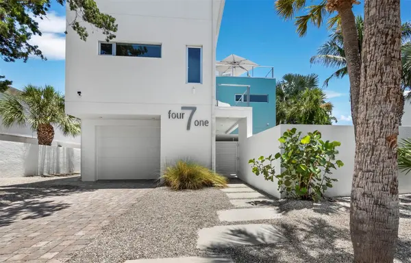 471 ISLAND CIR, Sarasota, FL 34242