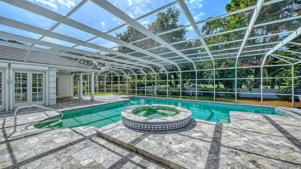 916 MACEWEN DR, Osprey, FL 34229