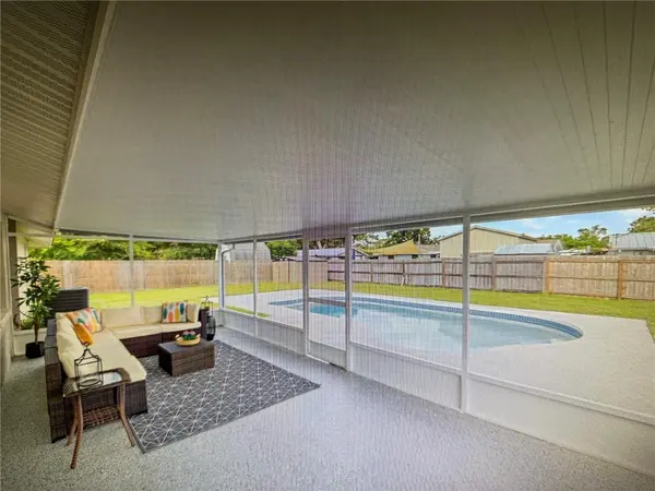 3032 GOLDEN RAIN DR, Sarasota, FL 34232