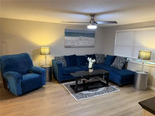 3032 GOLDEN RAIN DR, Sarasota, FL 34232