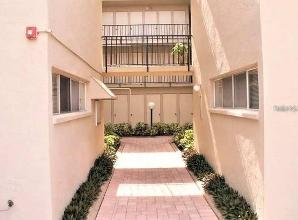 2763 WOODGATE LN #211, Sarasota, FL 34231