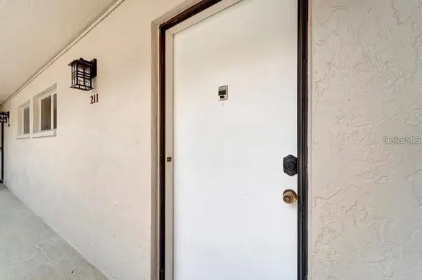 2763 WOODGATE LN #211, Sarasota, FL 34231