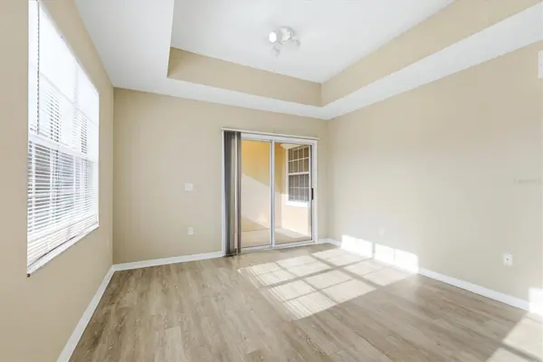 1015 VILLAGIO CIR #202, Sarasota, FL 34237