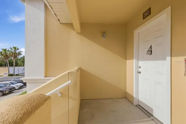 1015 VILLAGIO CIR #202, Sarasota, FL 34237