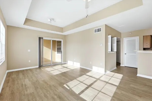 1015 VILLAGIO CIR #202, Sarasota, FL 34237