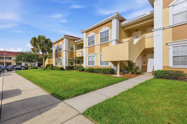 1015 VILLAGIO CIR #202, Sarasota, FL 34237