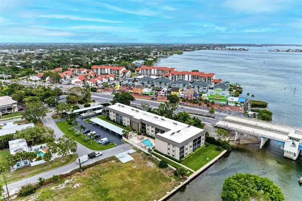 6470 HOLLYWOOD BLVD #307, Sarasota, FL 34231