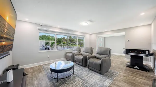 2828 SUNCREST DR, Sarasota, FL 34239