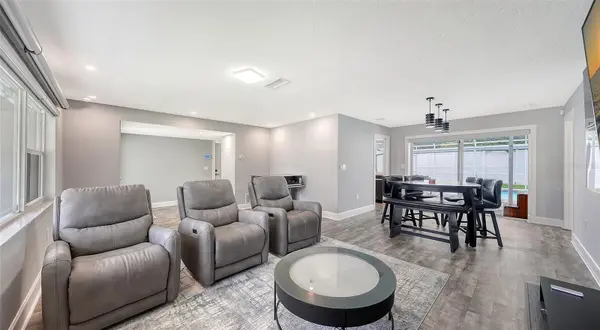 2828 SUNCREST DR, Sarasota, FL 34239
