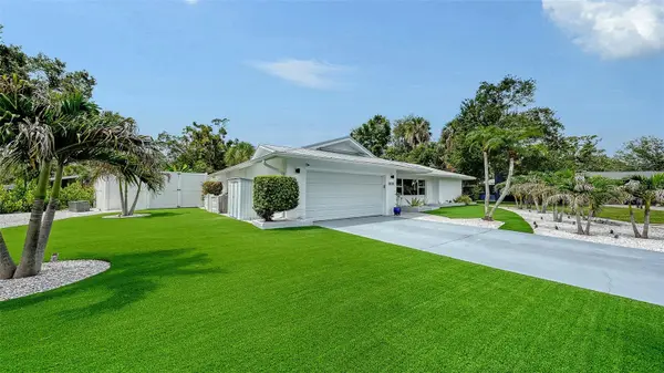2828 SUNCREST DR, Sarasota, FL 34239