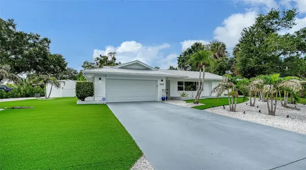 2828 SUNCREST DR, Sarasota, FL 34239