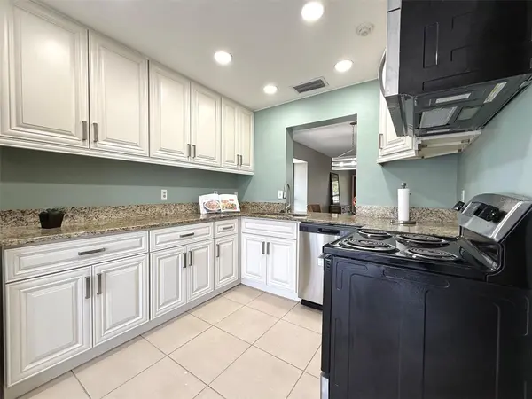 942 N BENEVA RD #V28, Sarasota, FL 34232