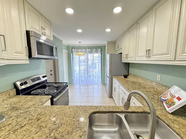 942 N BENEVA RD #V28, Sarasota, FL 34232